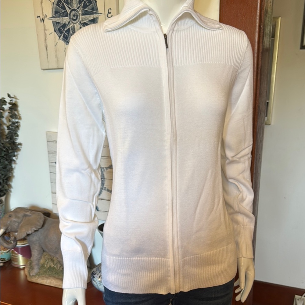 NWT size small northern reflections White Zip-Up Sweater